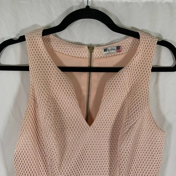 KUT from the Kloth Dress Women's 2 Light Pink Textured Vneck Fit + Flare - Picture 3 of 10
